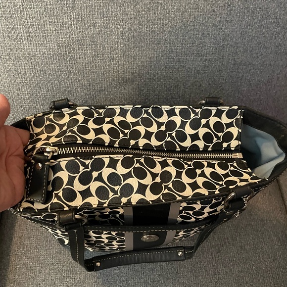 Coach Chelsea Signature Heritage Stripe Black and Cream Signature Tote EUC - Picture 7 of 8
